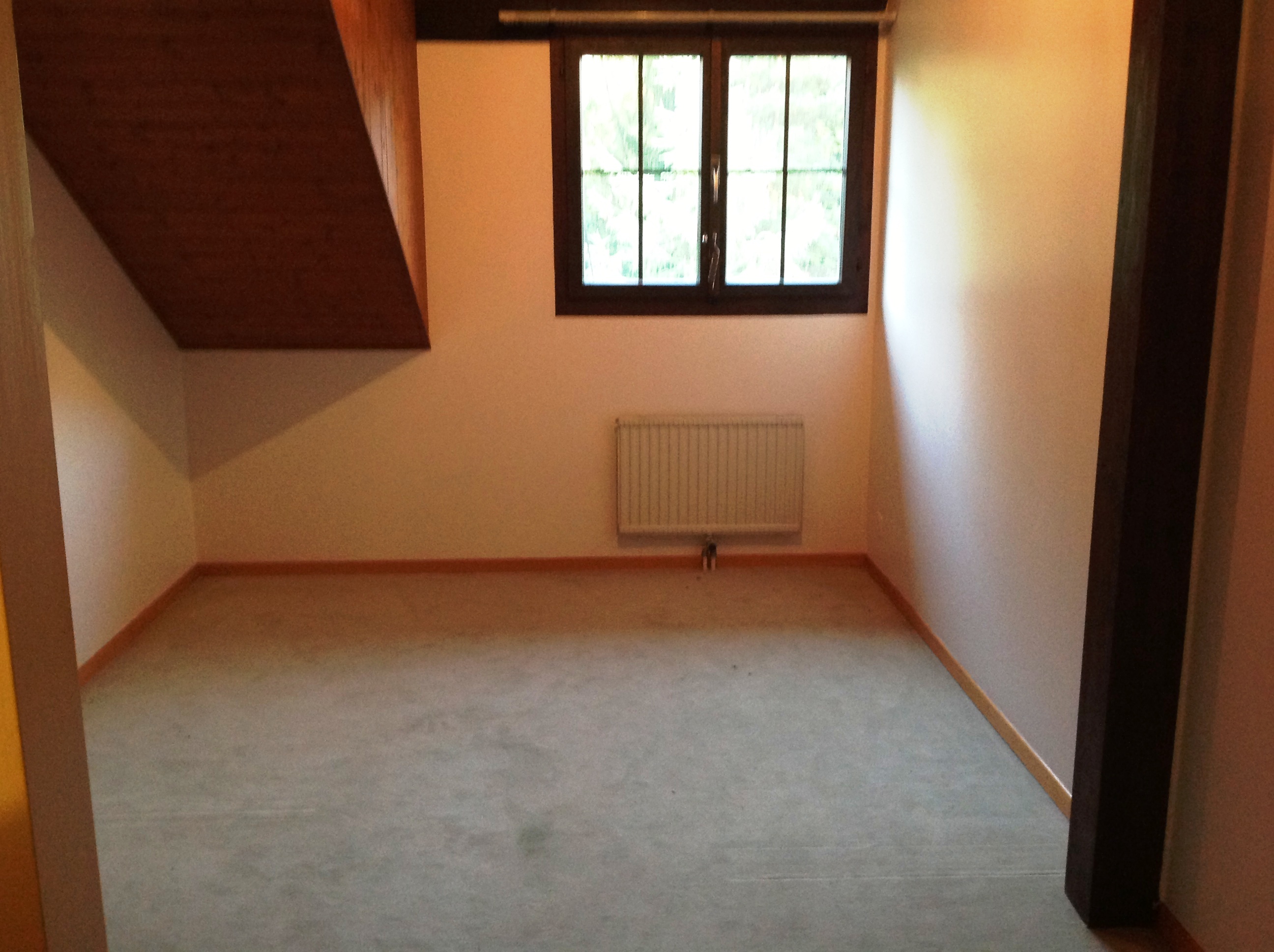 Detached House For Sale in Chancy - 2 Photos