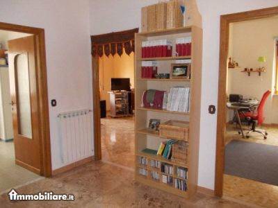 Venta - Appartamento 5 locali o piu - Calenzano 