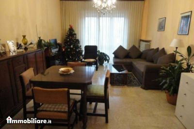 Venta - Casa 5 locali o piu - Agra 
