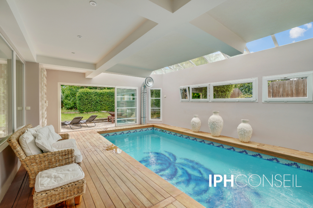 maison piscine interieure Maison à vendre