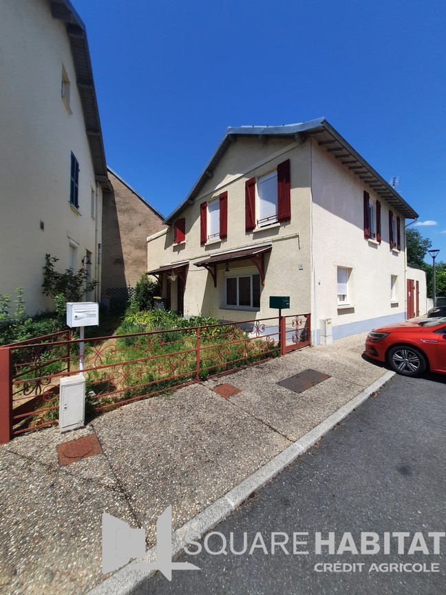 Square Habitat vous présente cette maison de 124 m2 avec une terrasse